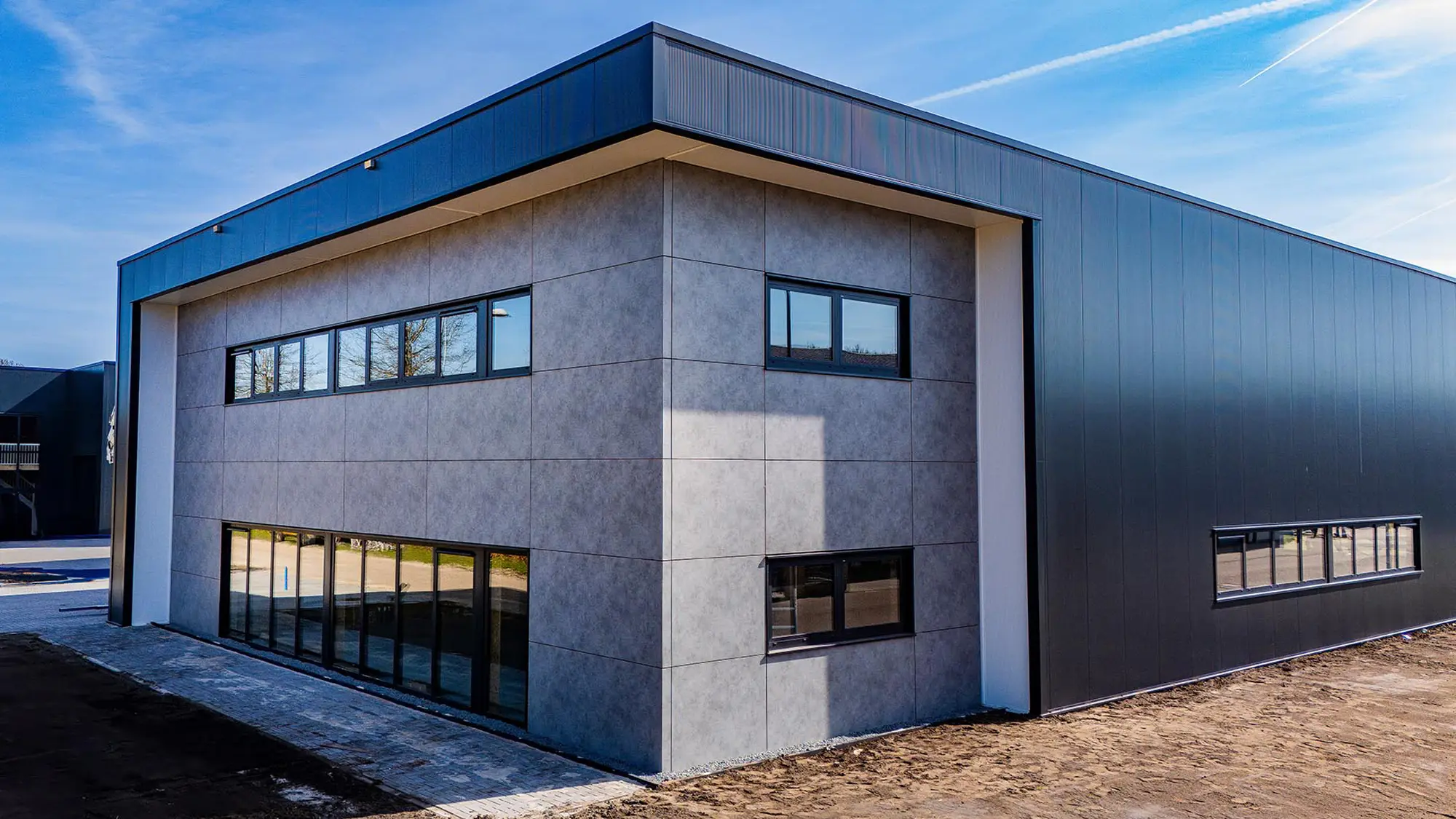 Bedrijfspand Meppel zijaanzicht