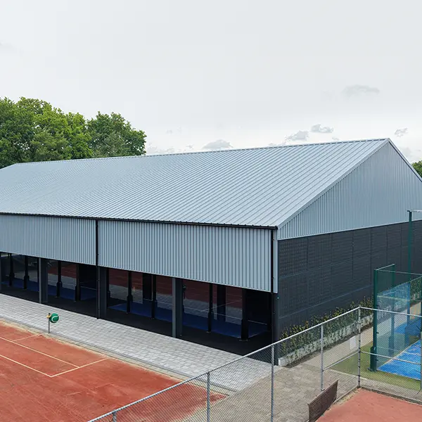 dakrenovatie - gevelrenovatie padelbaan
